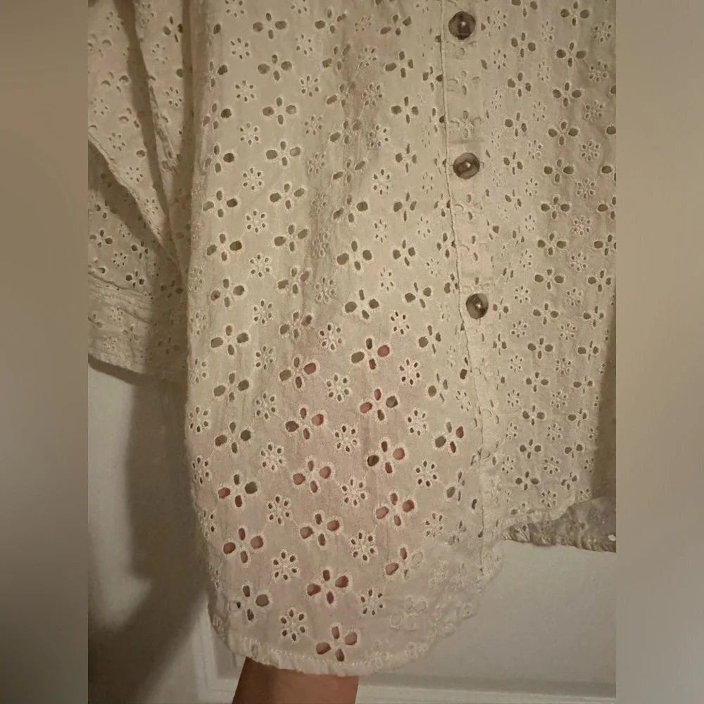 Eyelet button down - Picture 5 of 6